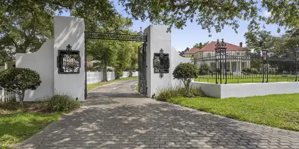 Image 3: Entrance gate