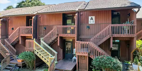 206 Lakeside Villa