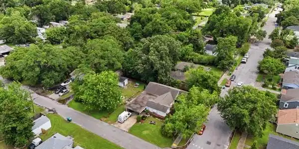 Image 4: corner aerial