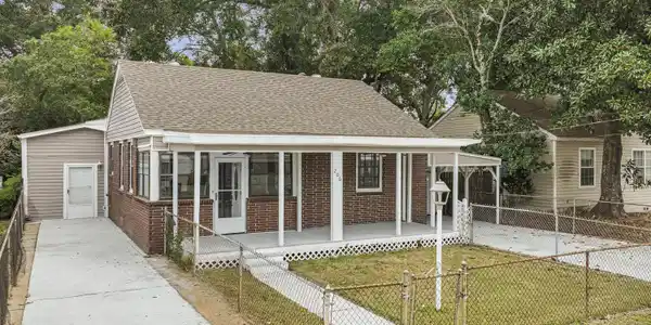 206 Bayly Drive