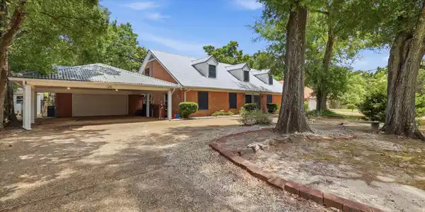 142 Kenmore Avenue