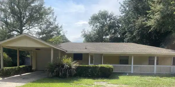 607 N Forest Drive