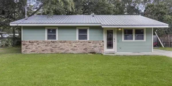 221 Woodland Circle