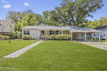 395 Oaklawn Place