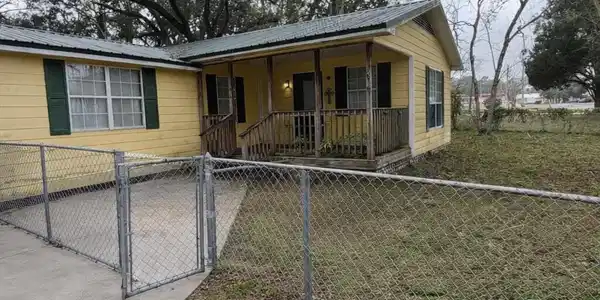 3906 Old Mobile Avenue