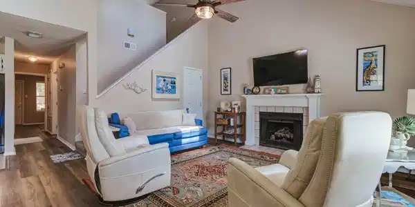 Image 3: 517 Heatherstone Cir (1)