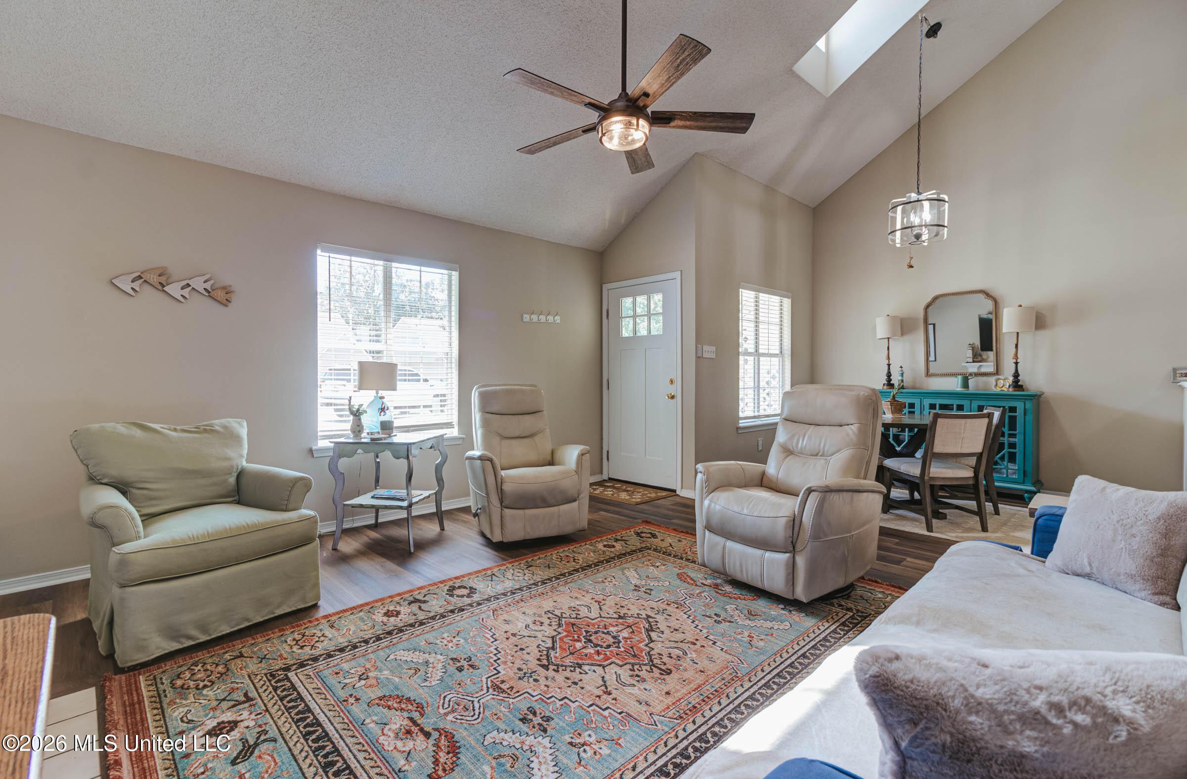 Image 4: 517 Heatherstone Cir (4)
