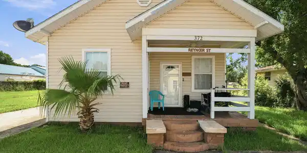 372 Reynoir Street