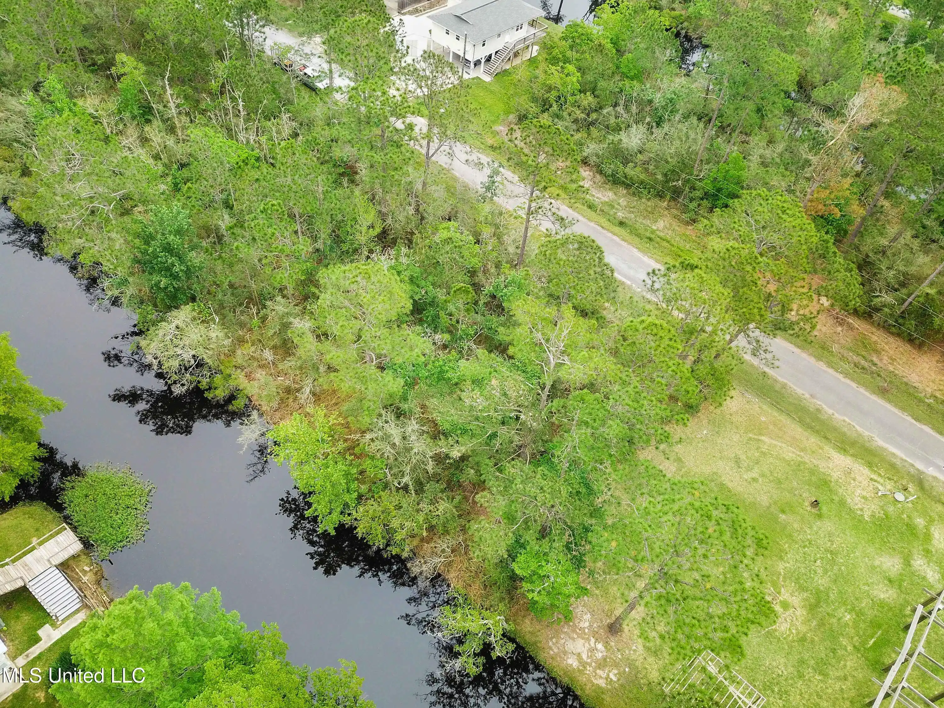 Image 1: Waterrfront Lot Priced to Sell!