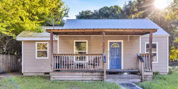 408 Oaklawn Place
