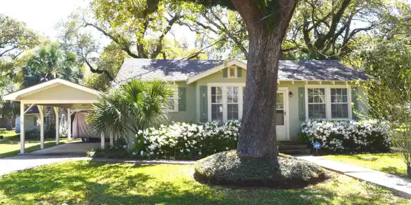 324 Demontluzin Avenue