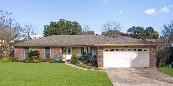 2422 Regency Drive