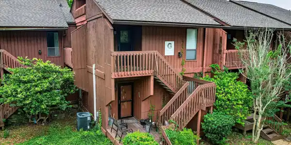 238 Lakeside Villa