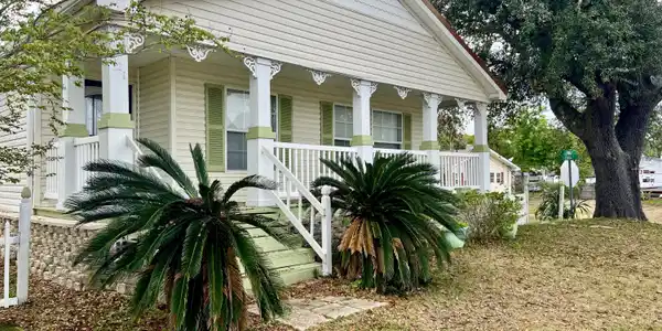 621 Broad Avenue