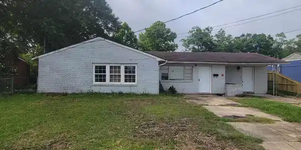 2464 Old Mobile Avenue
