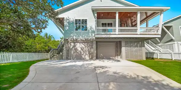 Image 3: Exterior Front