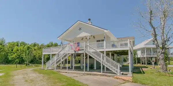 121 Vacation Lane