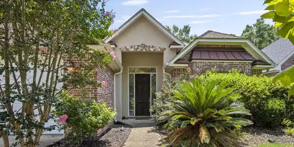 2546 Rue Palafox