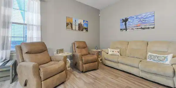 Image 4: LIving Room