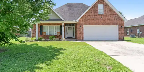 2508 Rue Beaux Chenes