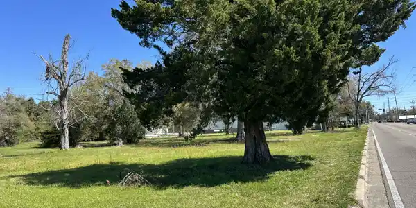 712 E Pass Road