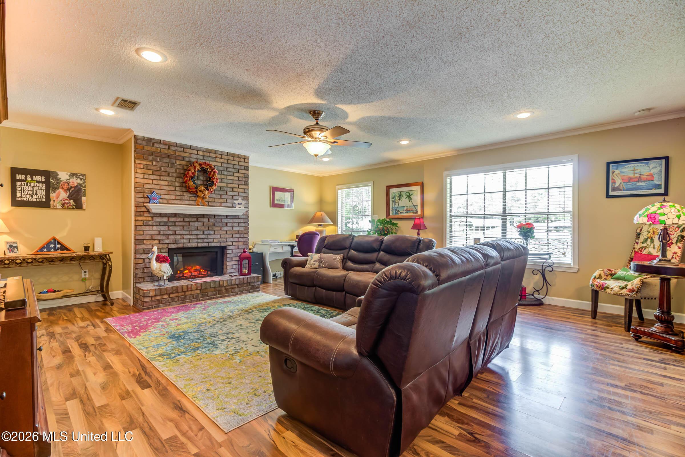 Image 3: Great Room/ Family Room