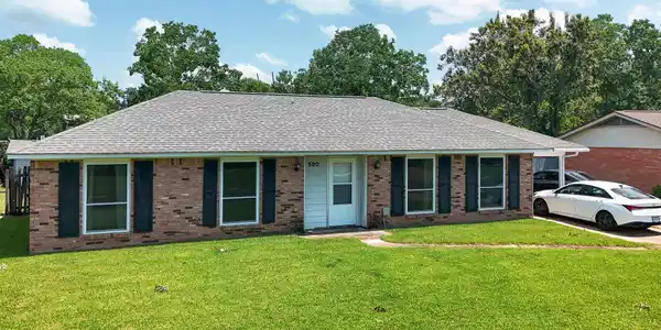 Image 2: 580 Nadine Dr-34