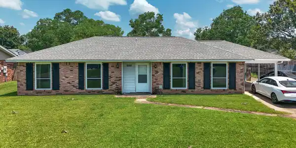 Image 3: 580 Nadine Dr-32