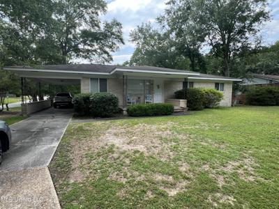 305 Live Oak Street