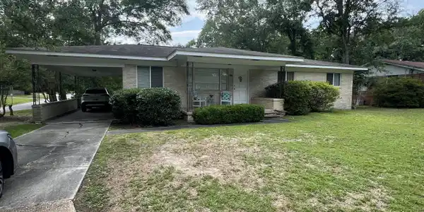 305 Live Oak Street