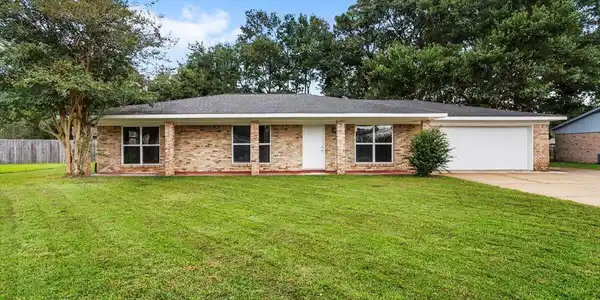 1316 Queen Park Circle