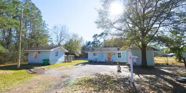 6138 E Desoto Street