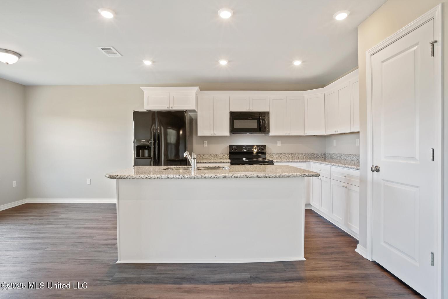 Image 3: Kitchen