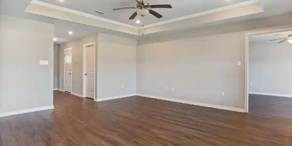 Image 4: Living Room