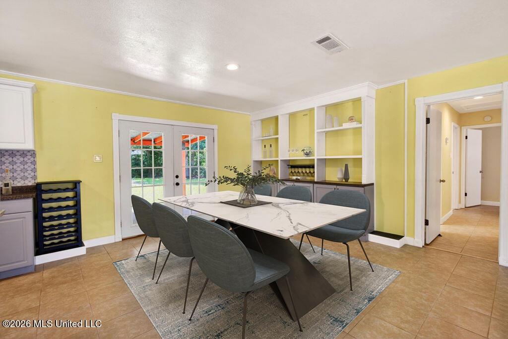 Image 3: Dining Area