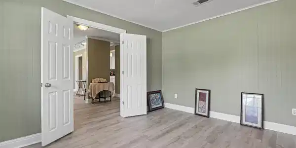 Image 3: Living room v2