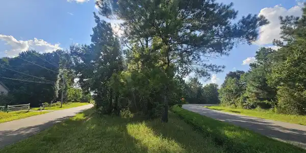 Image 4: Corner of Fourteenth and Jordan River Dr