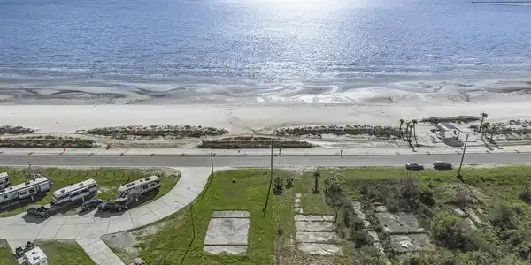 5293 Beach Boulevard S