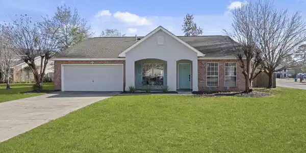 6 Lakeview Drive