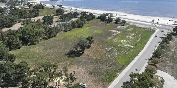 Lot 16 Henderson Avenue