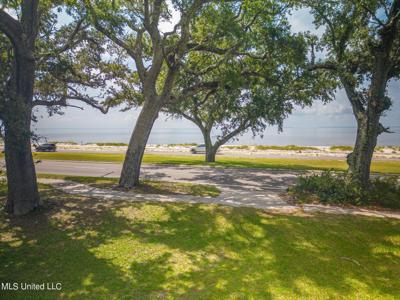 932 E Beach Boulevard