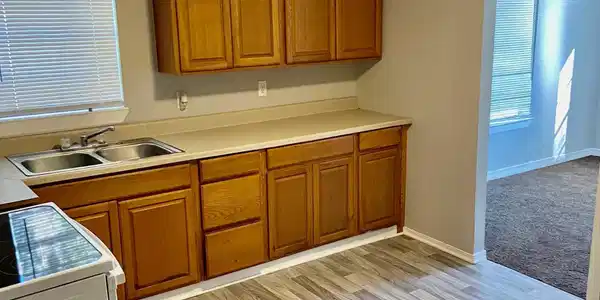 Image 2: 1432 20th kitchen