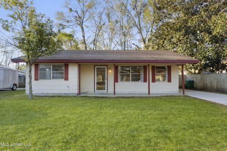 214 Woodland Circle