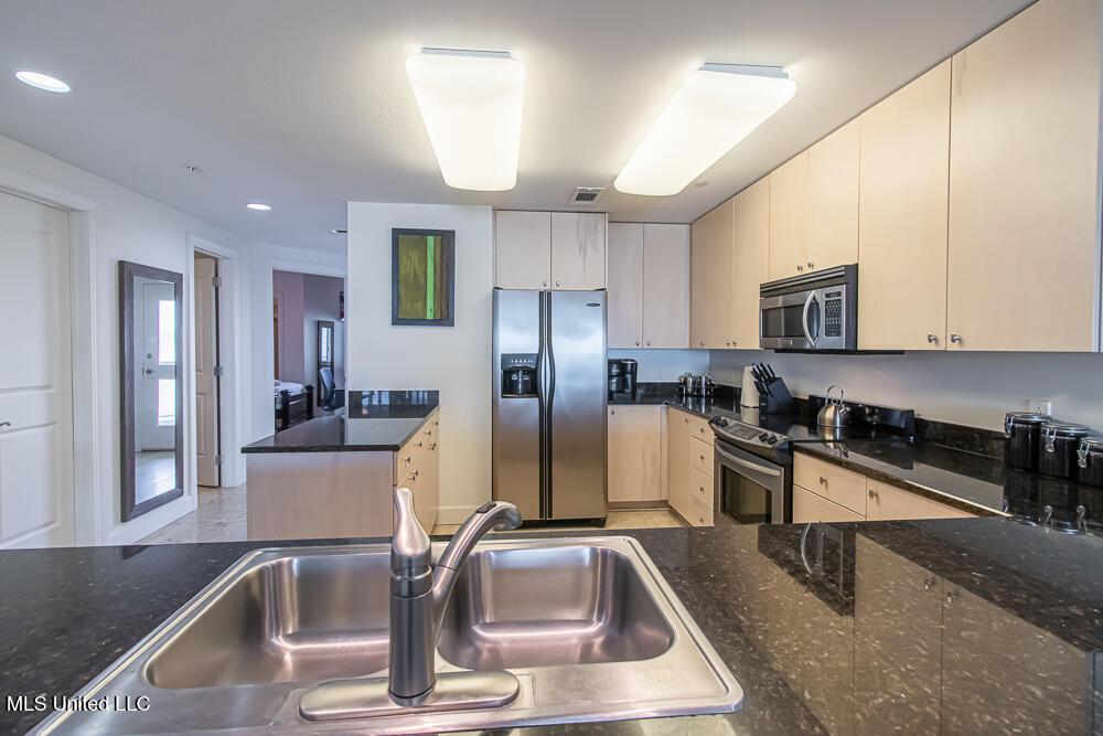 Image 4: Family room kitchen 1.4