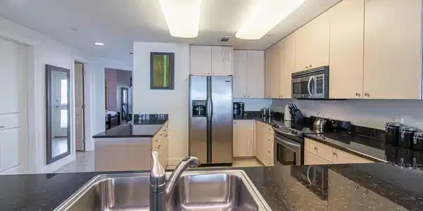 Image 4: Family room kitchen 1.4