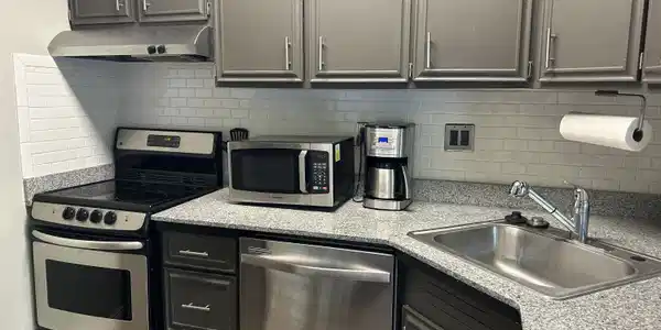 Image 4: Kitchen