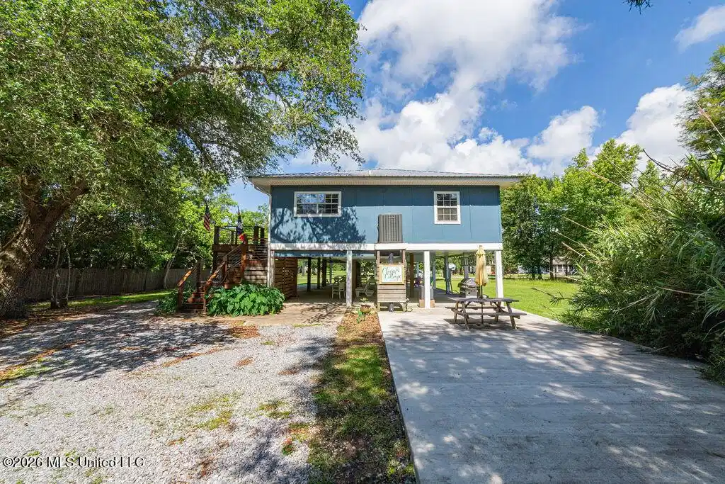Image 1: 811ViewSt.-9613