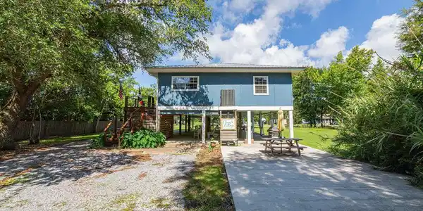 811 View Street