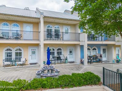548 W Beach Boulevard