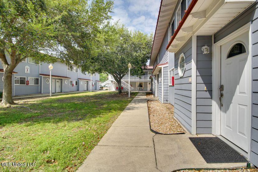 Image 2: oak shores front 2